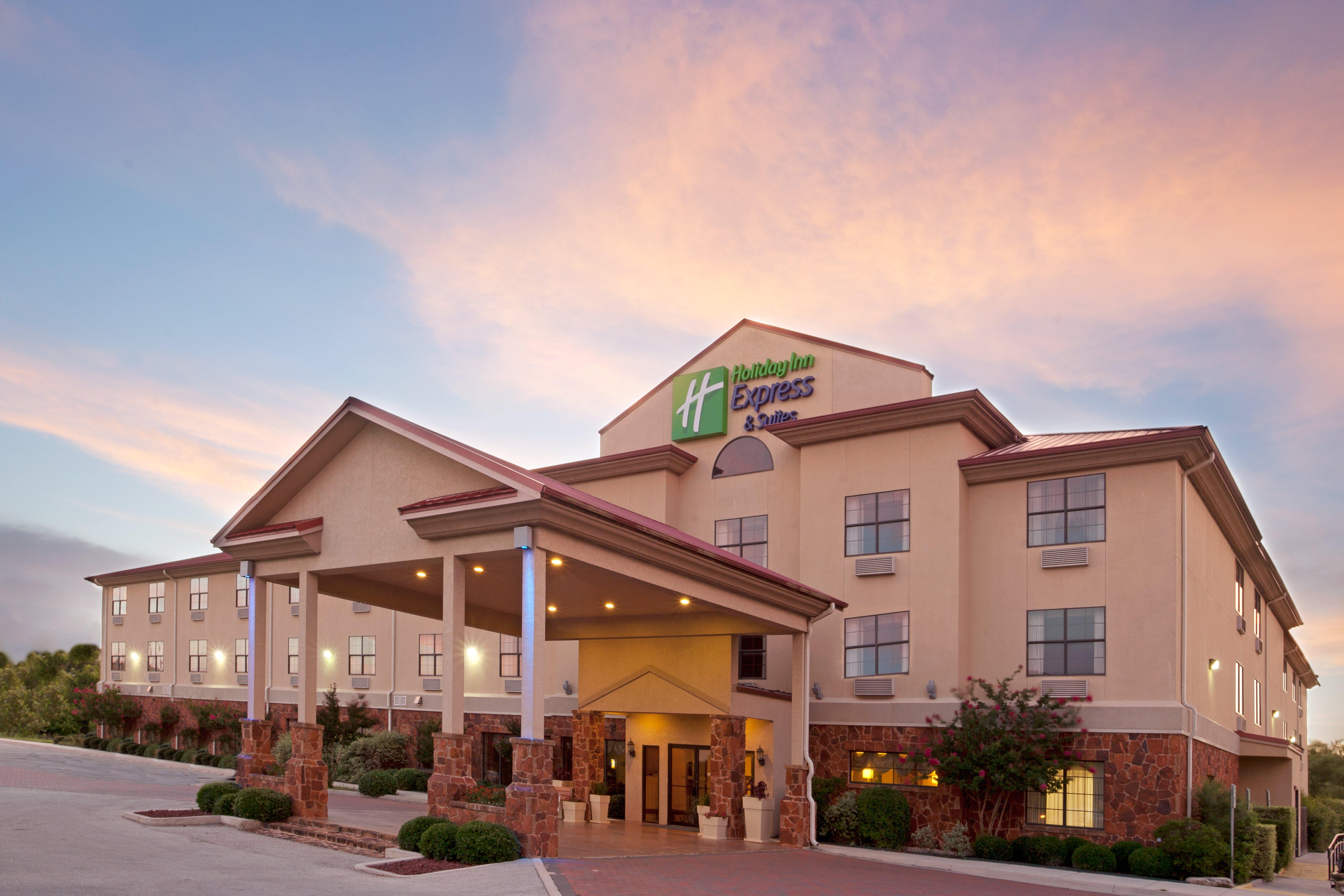 Holiday Inn Express & Suites Kerrville Exteriör bild
