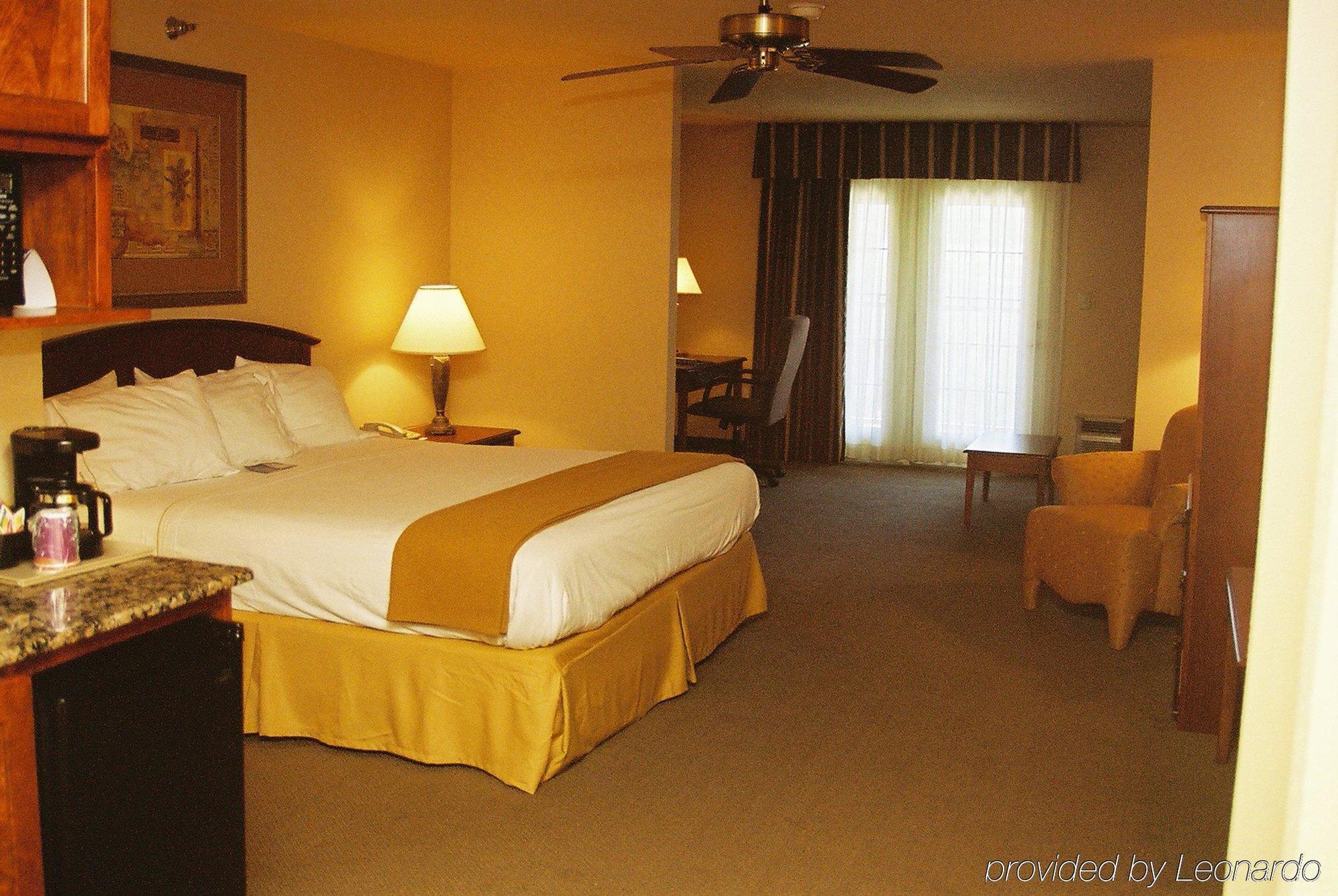 Holiday Inn Express & Suites Kerrville Rum bild
