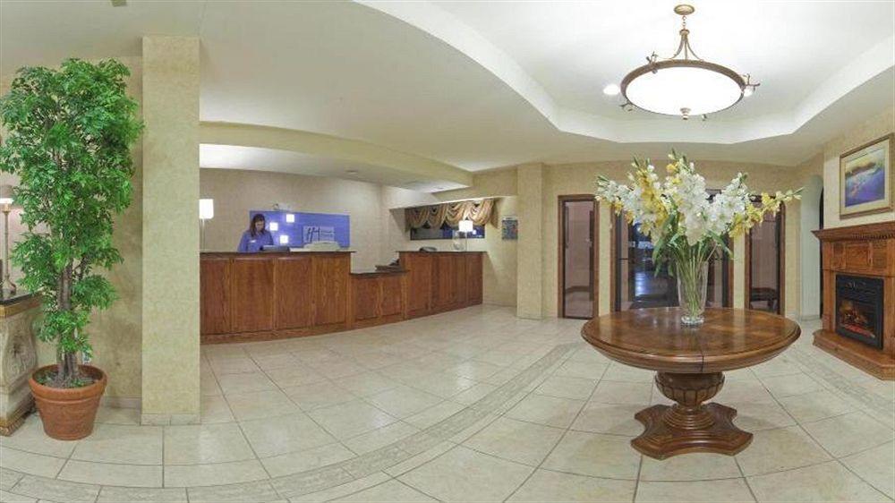 Holiday Inn Express & Suites Kerrville Exteriör bild