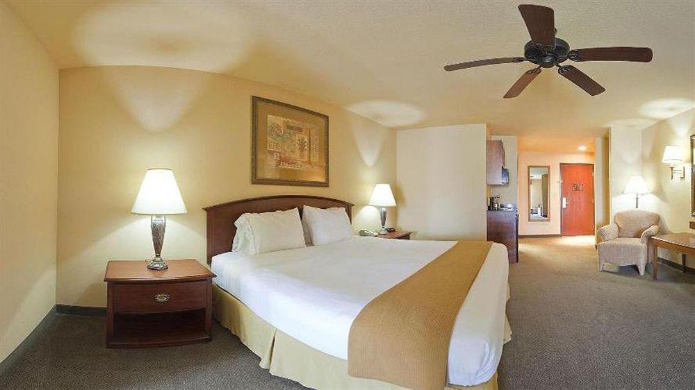 Holiday Inn Express & Suites Kerrville Exteriör bild